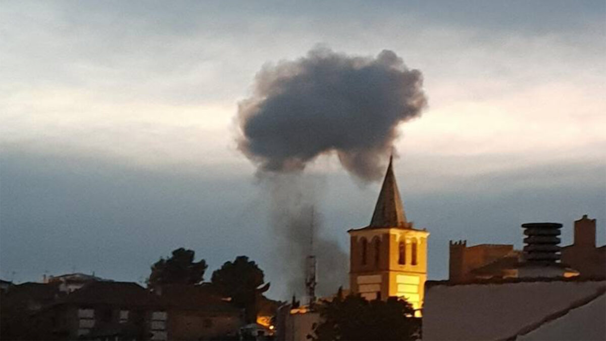 Tres personas mueren en una explosión pirotécnica en Guadix