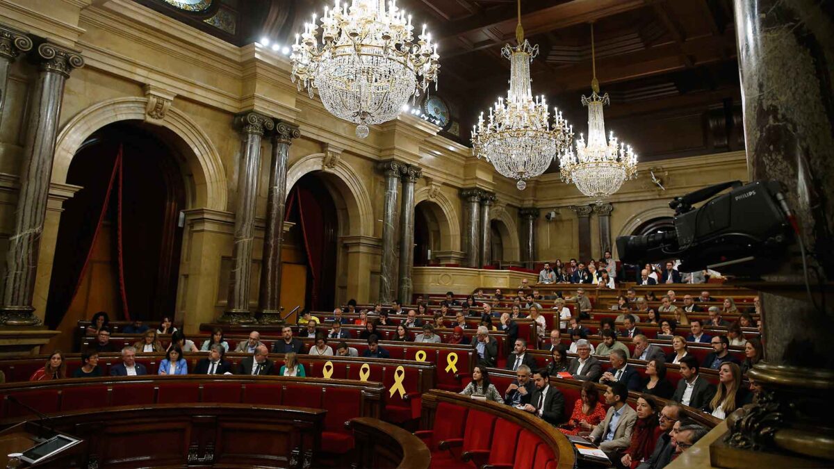 El Constitucional admite a trámite el recurso contra la reprobación del rey en el Parlament