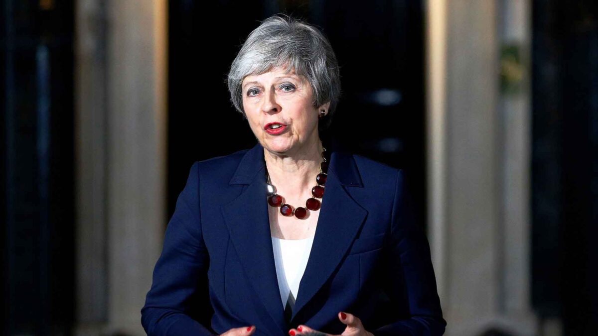 El Gobierno británico respalda el proyecto de acuerdo del Brexit de May