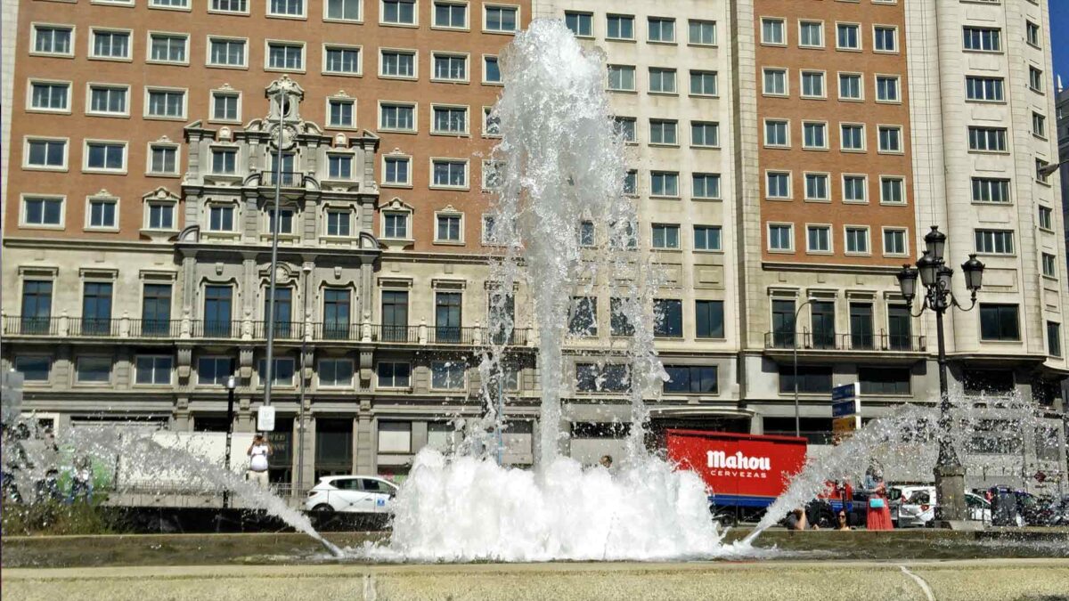 El juez ordena la «suspensión inmediata» de las obras del Edificio España