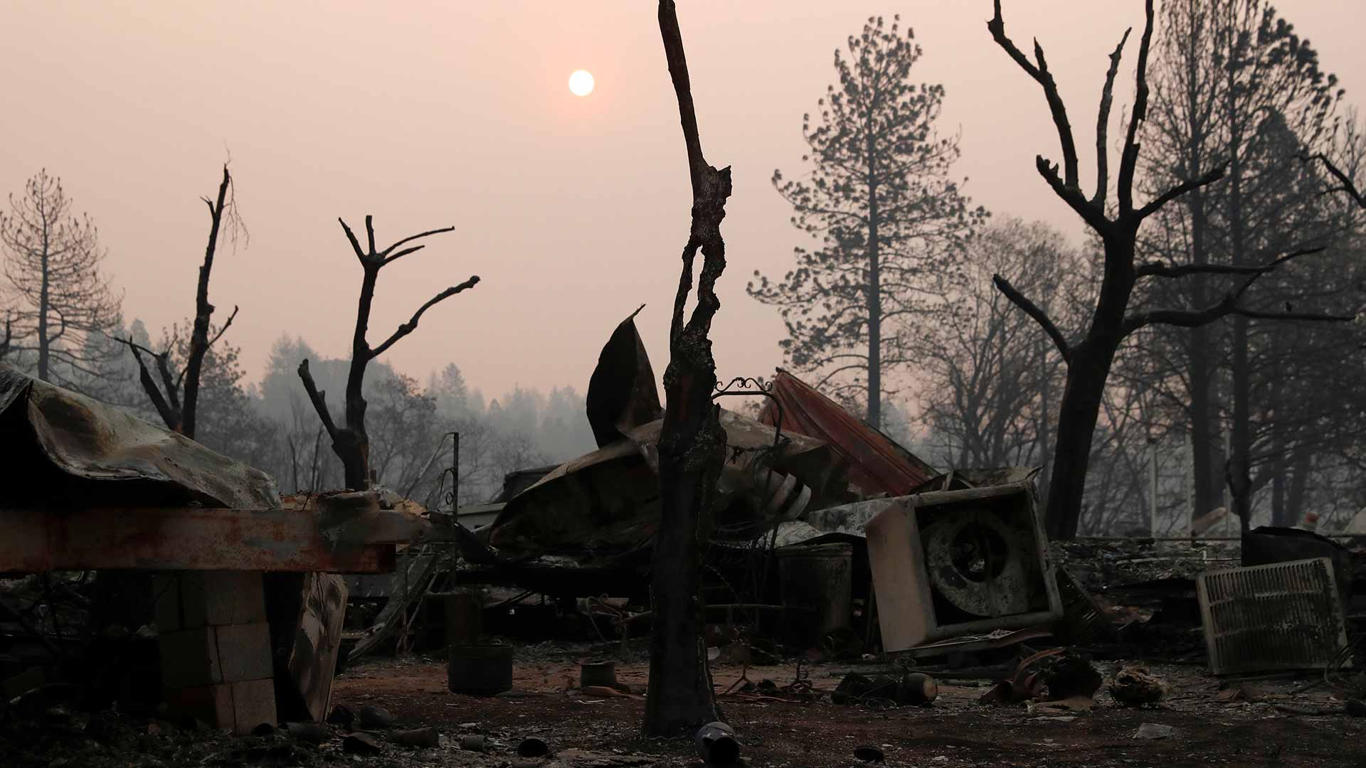 El número de fallecidos por los incendios en California asciende a 77