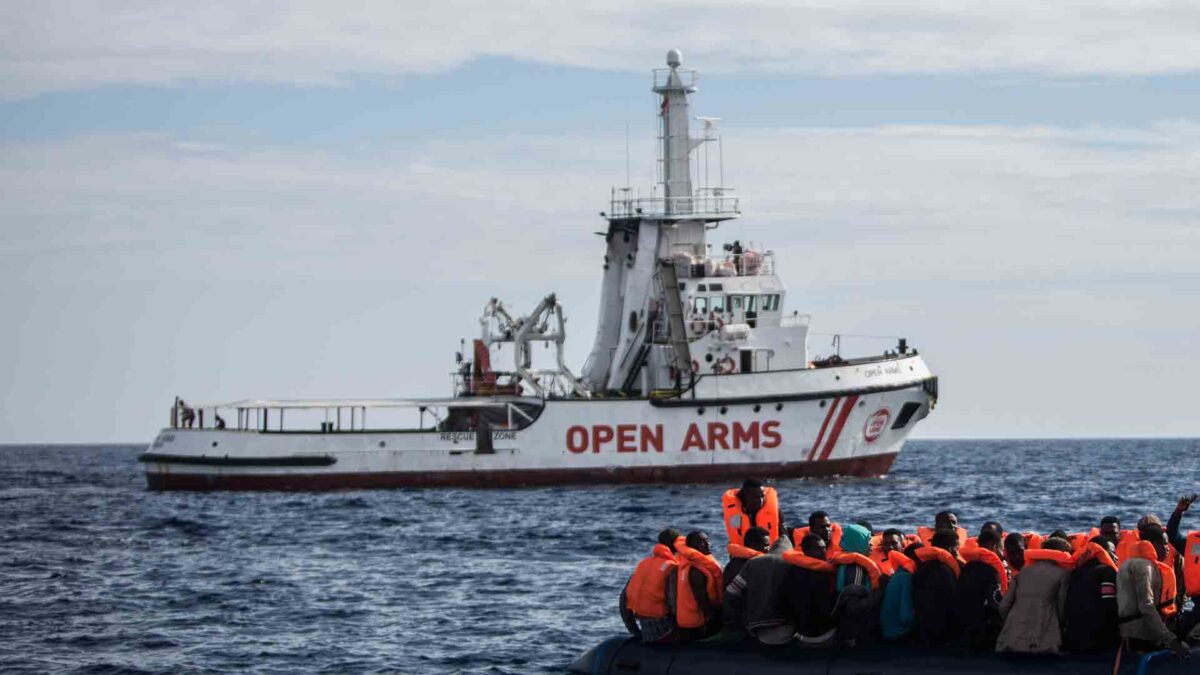 El pesquero Nuestra Madre de Loreto que rescató a 12 inmigrantes recibirá ayuda del Open Arms