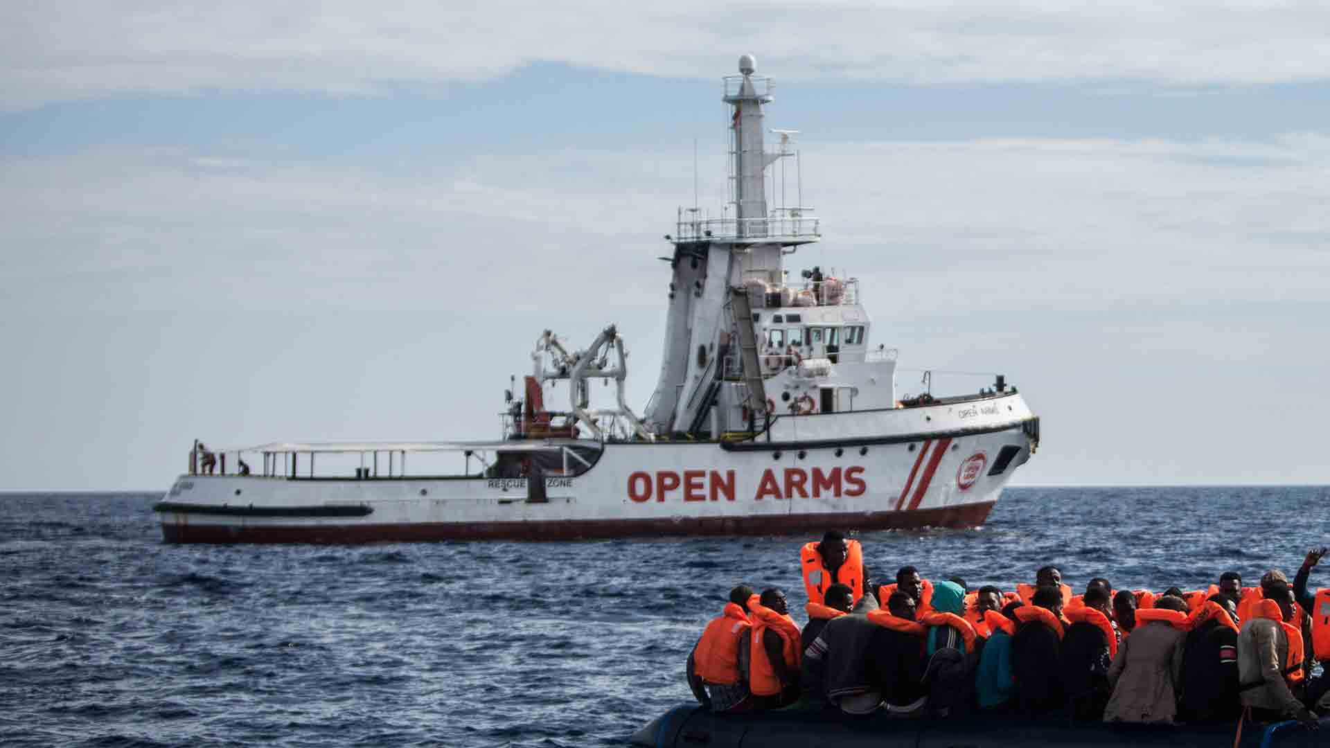 El pesquero Nuestra Madre de Loreto que rescató a 12 inmigrantes recibirá ayuda del Open Arms