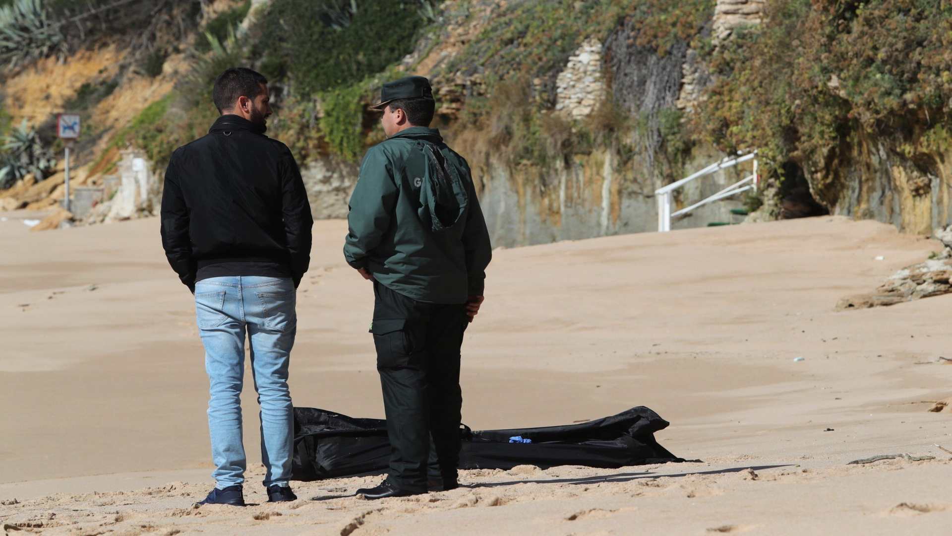 Ascienden a 13 los inmigrantes fallecidos tras el naufragio de una patera en Cádiz