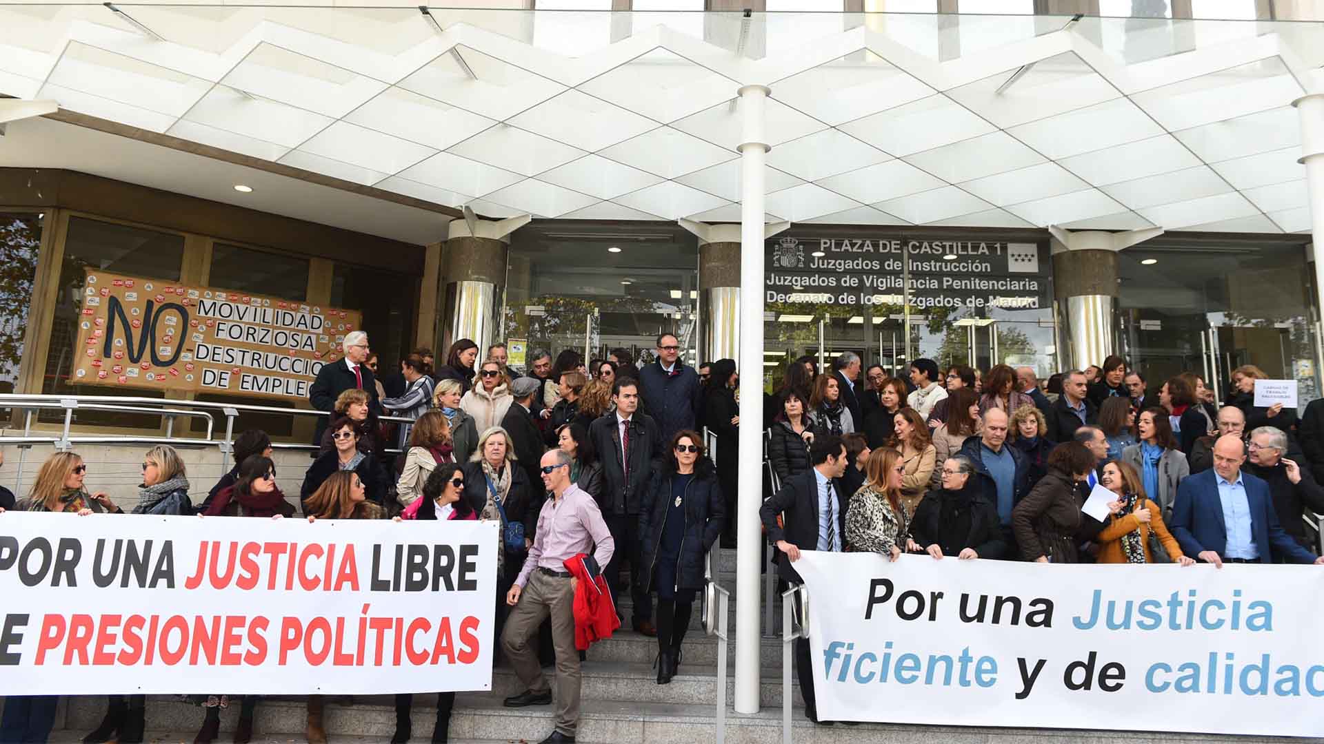 Jueces y fiscales exigen respuestas a la ministra Delgado en su segunda huelga este año