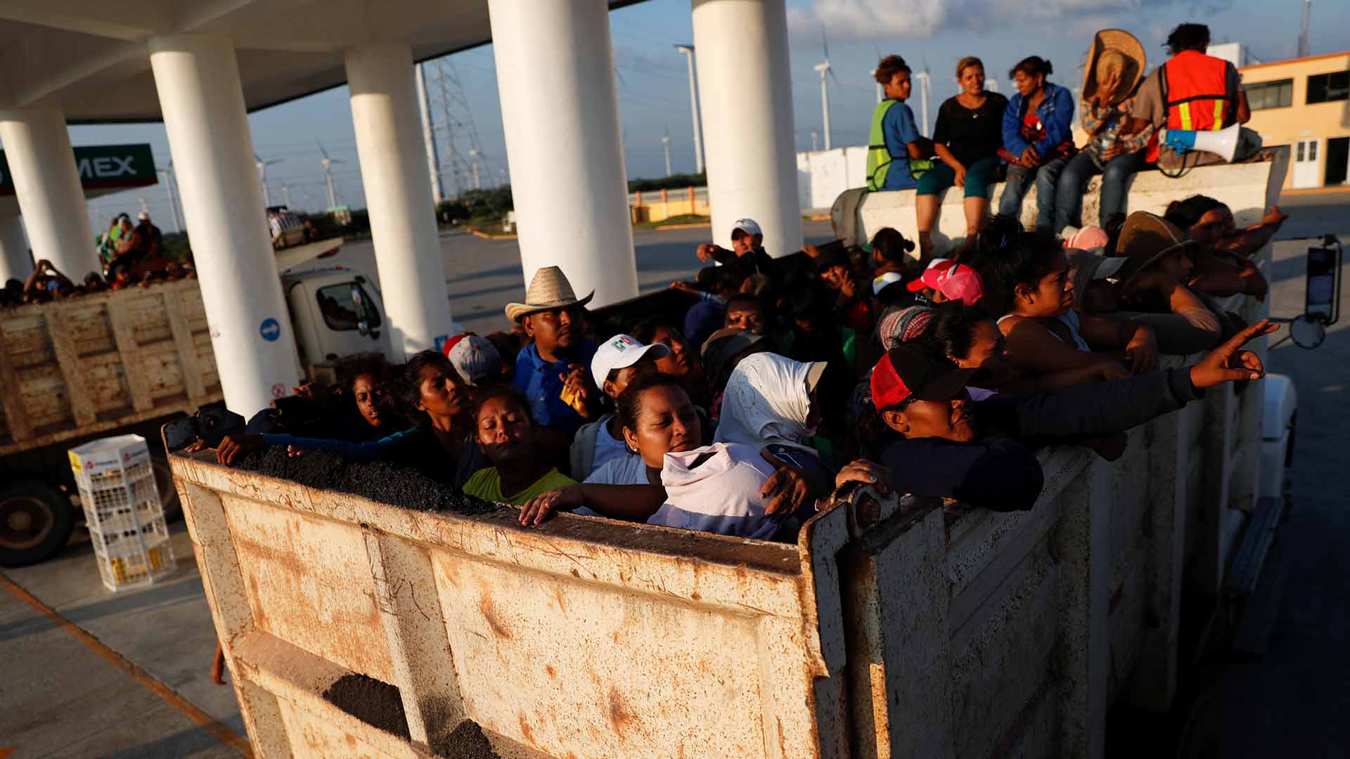 La caravana de migrantes decide salir de Ciudad de México y continuar hacia Estados Unidos