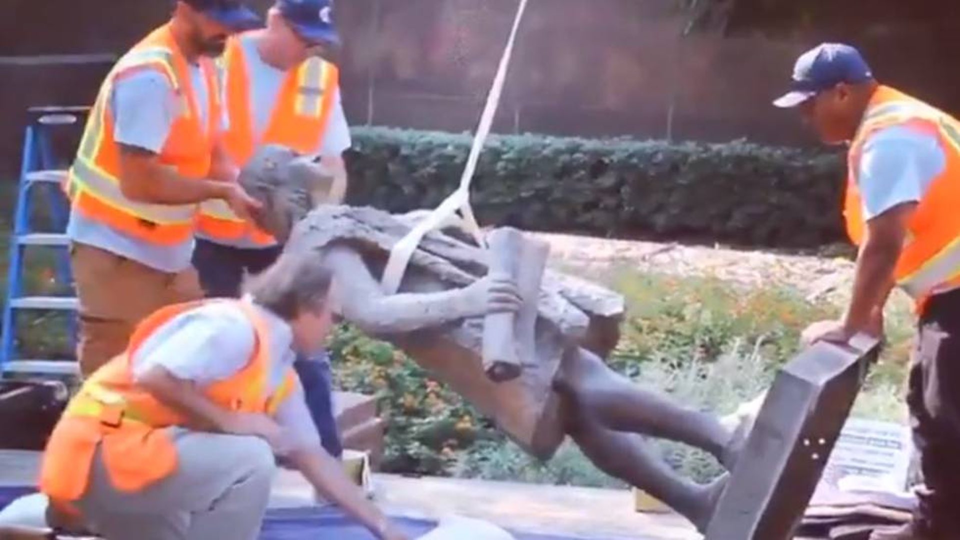 Los Ángeles retira una estatua de Colón como un "acto de justicia restauradora"