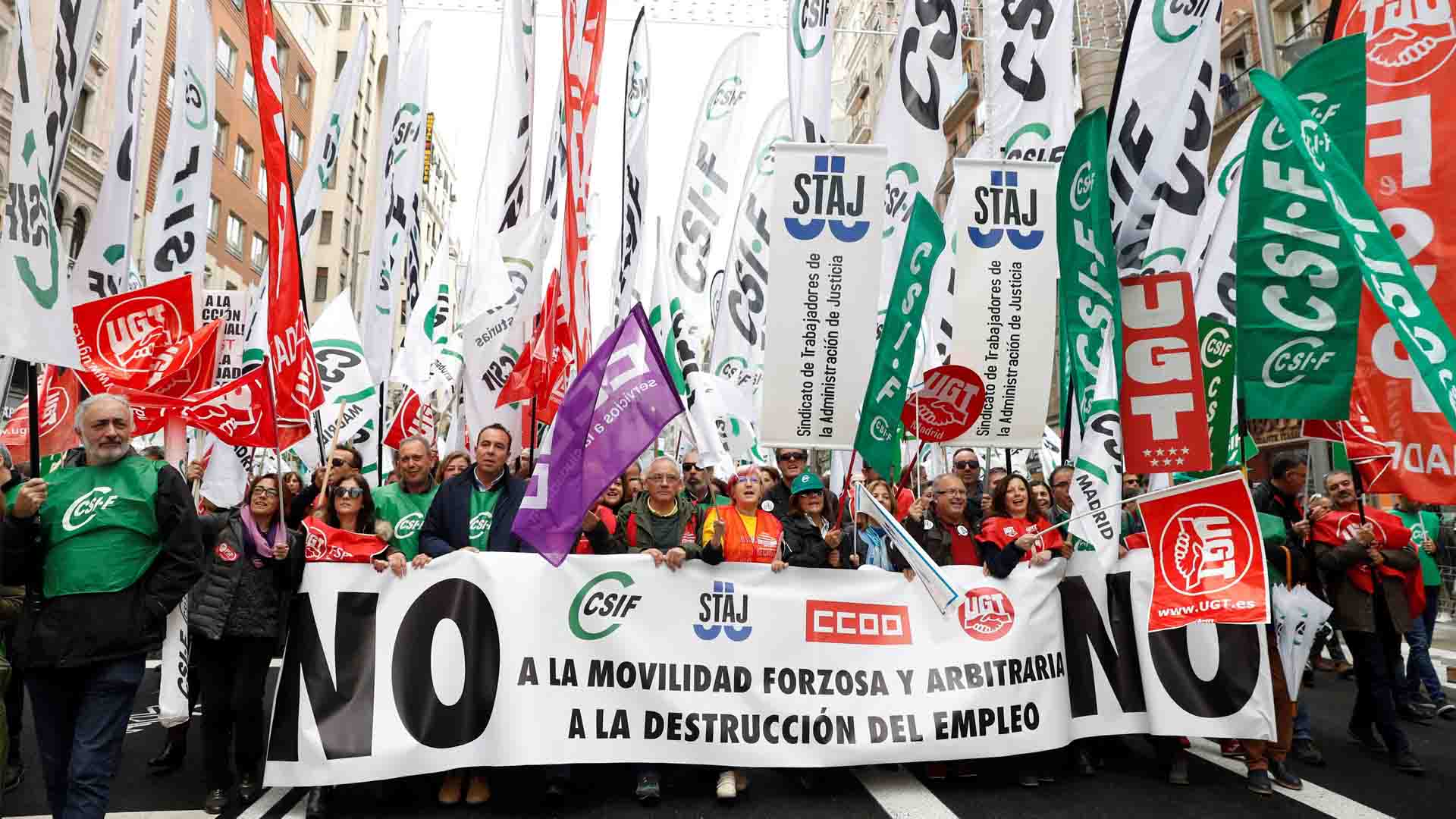 Miles de funcionarios de Justicia protestan contra los traslados forzosos