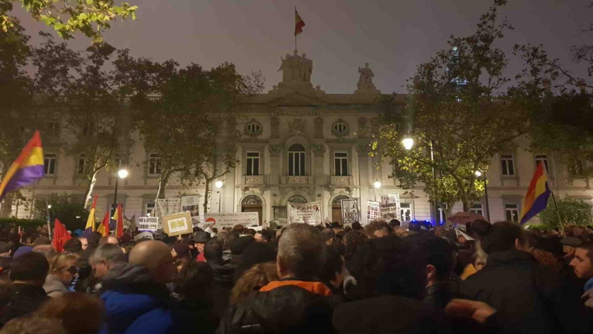 Miles de personas se concentran ante el Supremo contra el fallo sobre las hipotecas