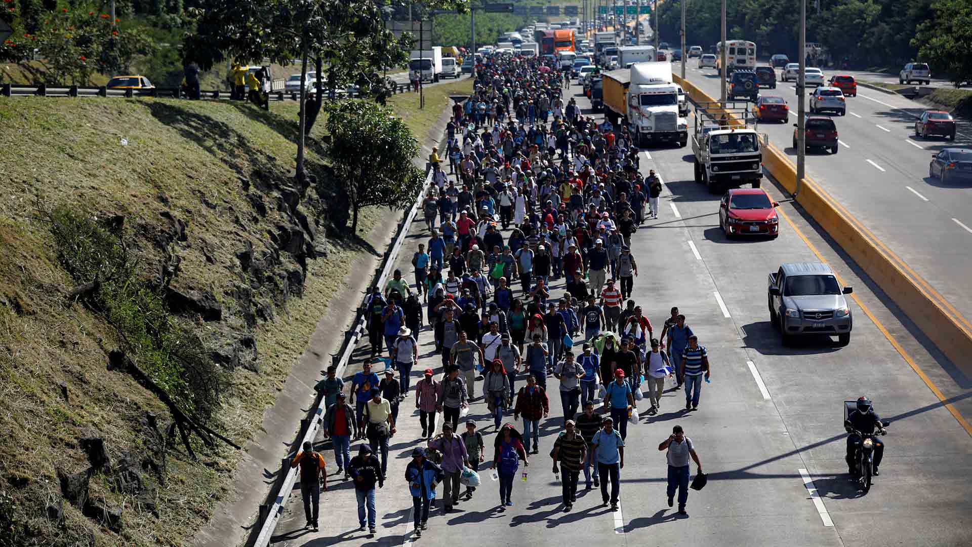 ¿Por qué se organizan los migrantes en caravanas para ir a Estados Unidos?
