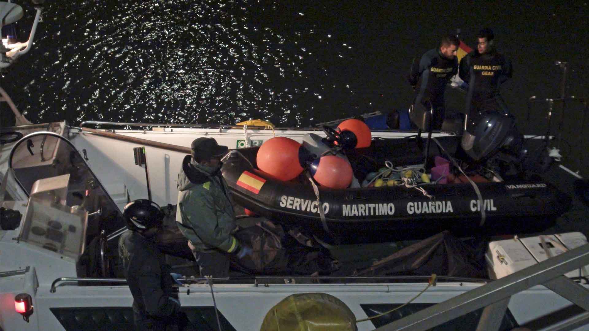 La Guardia Civil busca posibles supervivientes del naufragio de una patera que dejó al menos cinco muertos