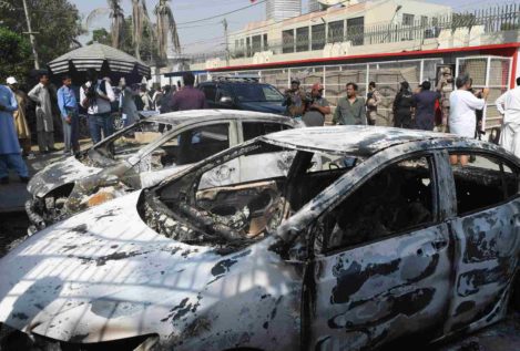 Un atentado en el consulado chino en Pakistán y otro en un bazar causan más de 30 muertos