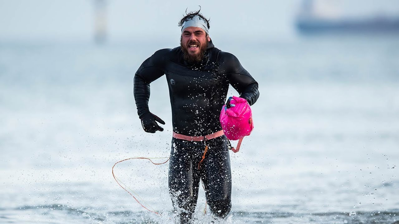 Un hombre da la vuelta a Gran Bretaña a nado por primera vez en la historia