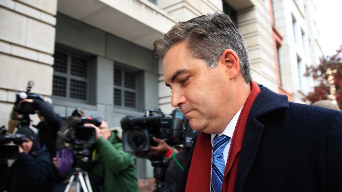 La Casa Blanca devuelve «temporalmente» la credencial al periodista de la CNN Jim Acosta