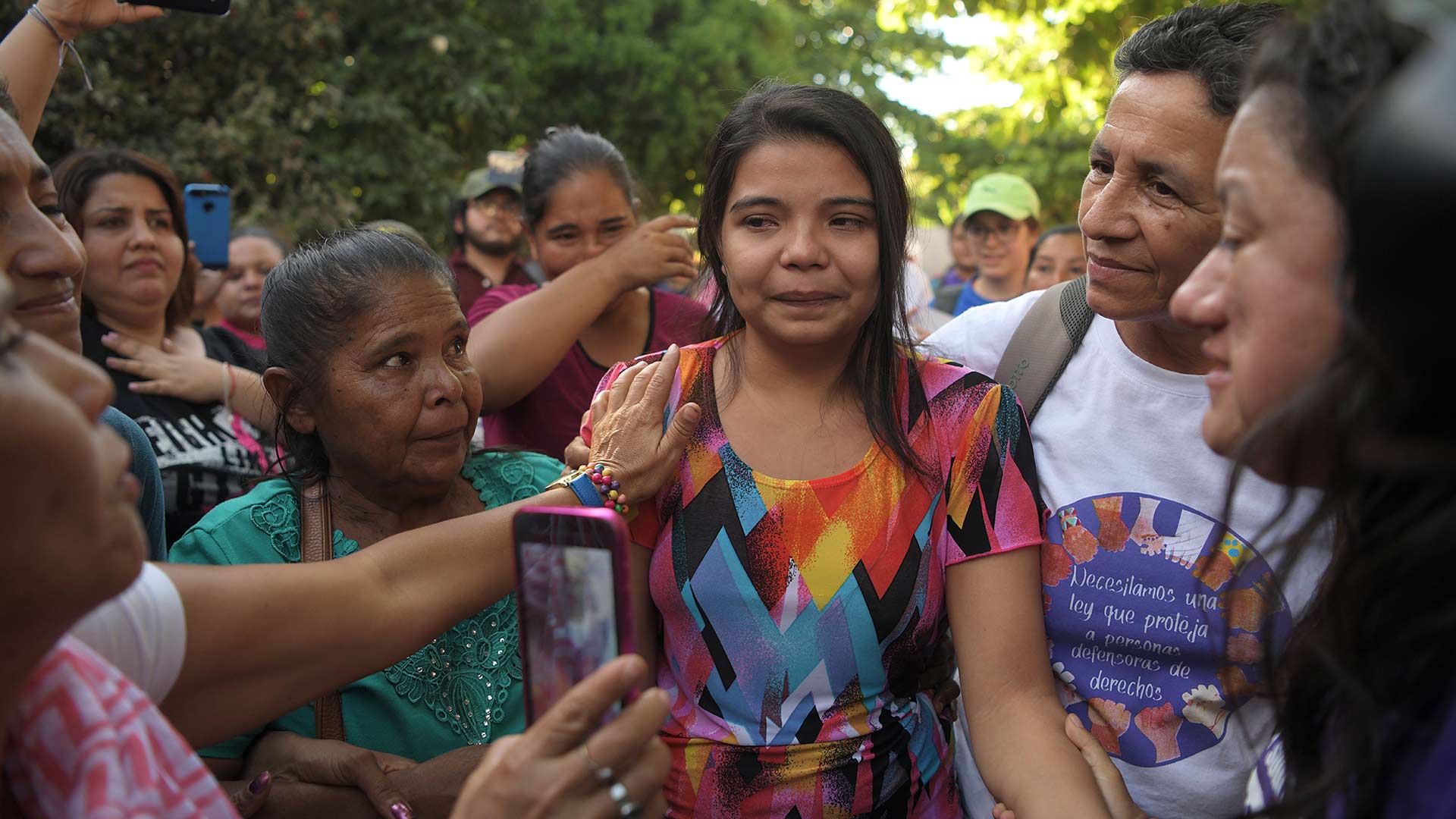 Absuelta la joven salvadoreña encarcelada por intento de homicidio tras un parto espontáneo