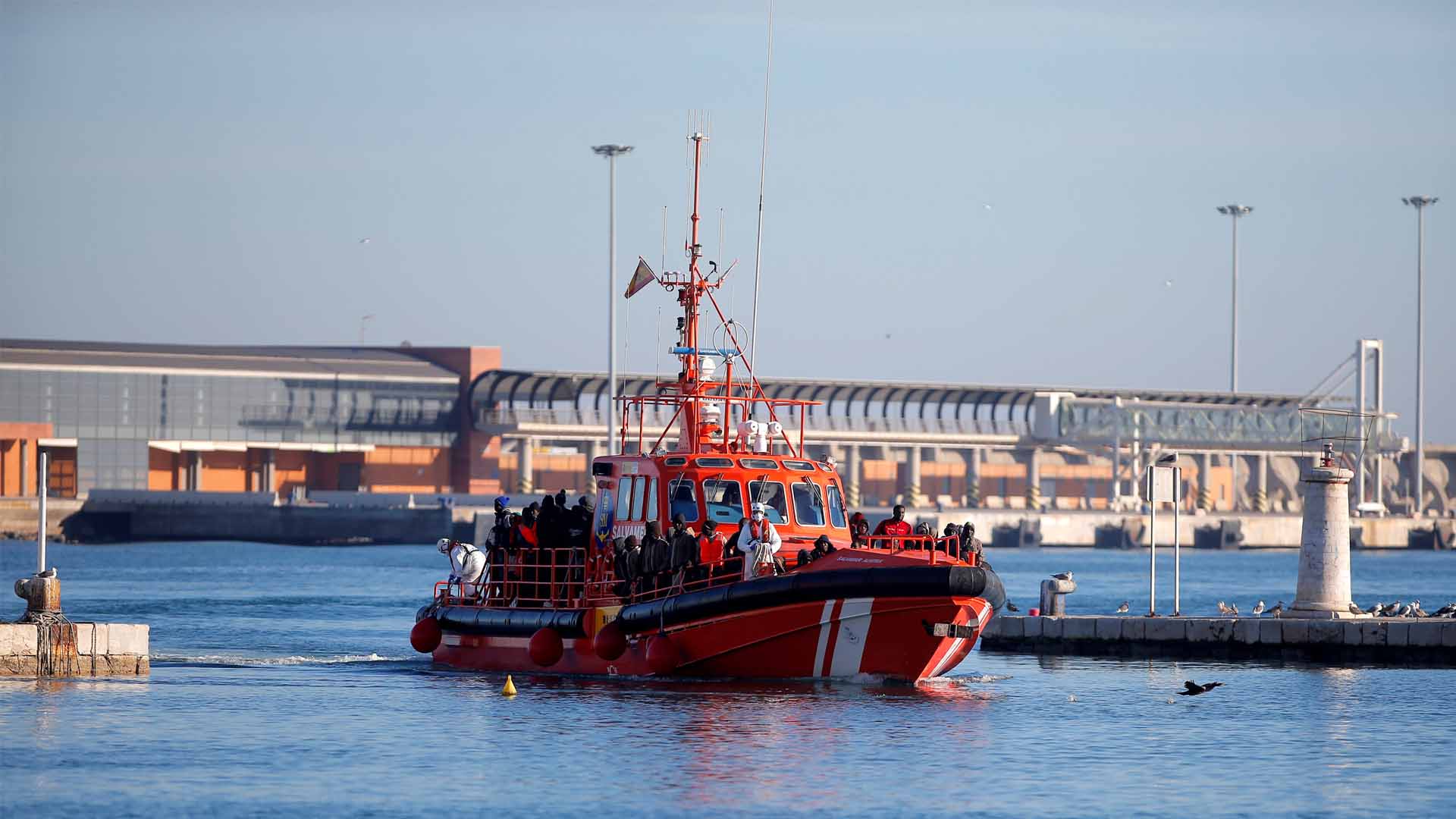 Al menos 12 muertos en el naufragio de una patera en el mar de Alborán