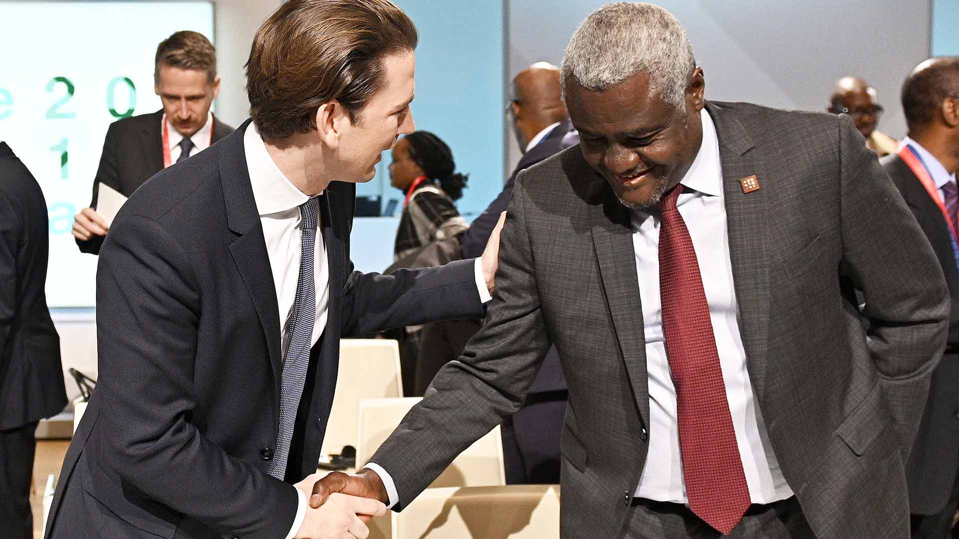 Austria propone a la UE incrementar las inversiones en África para desplazar a China