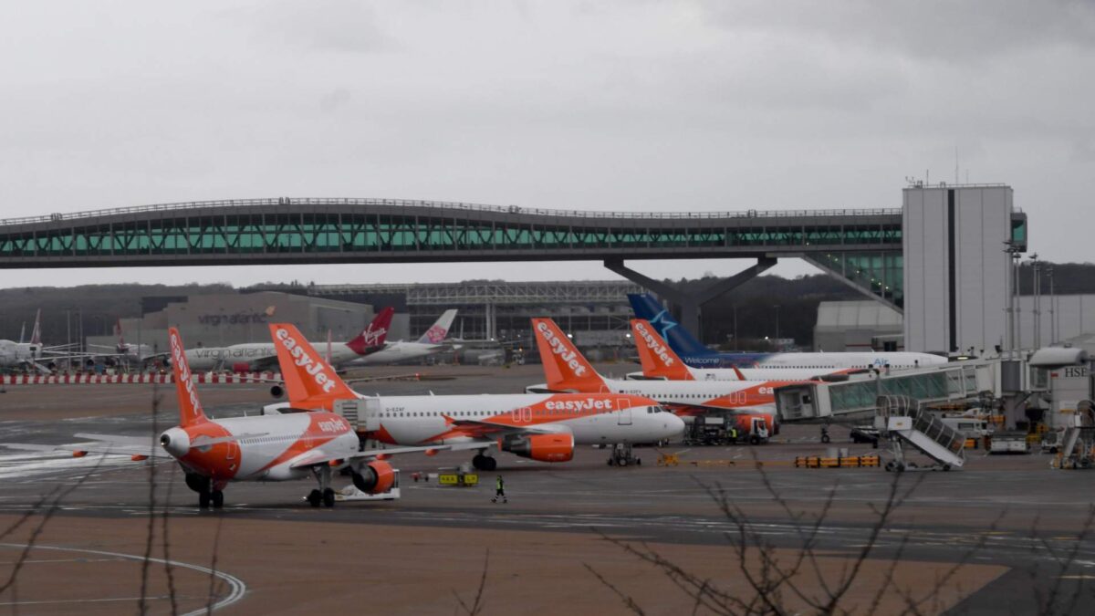 El aeropuerto de Gatwick vuelve a suspender los vuelos por un dron