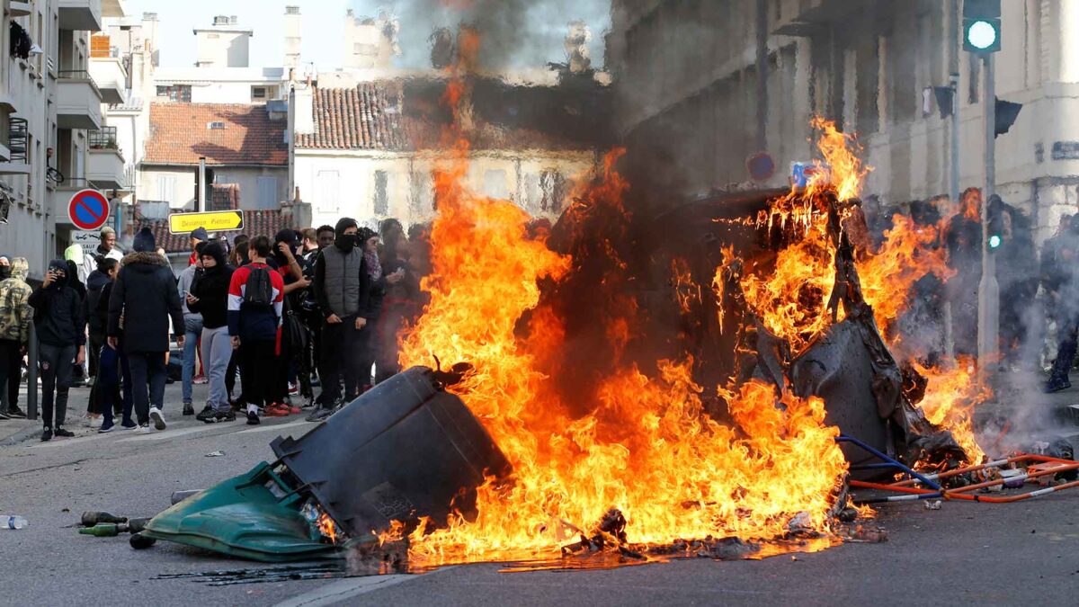 El Gobierno de Francia investigará la detención masiva de estudiantes en las protestas