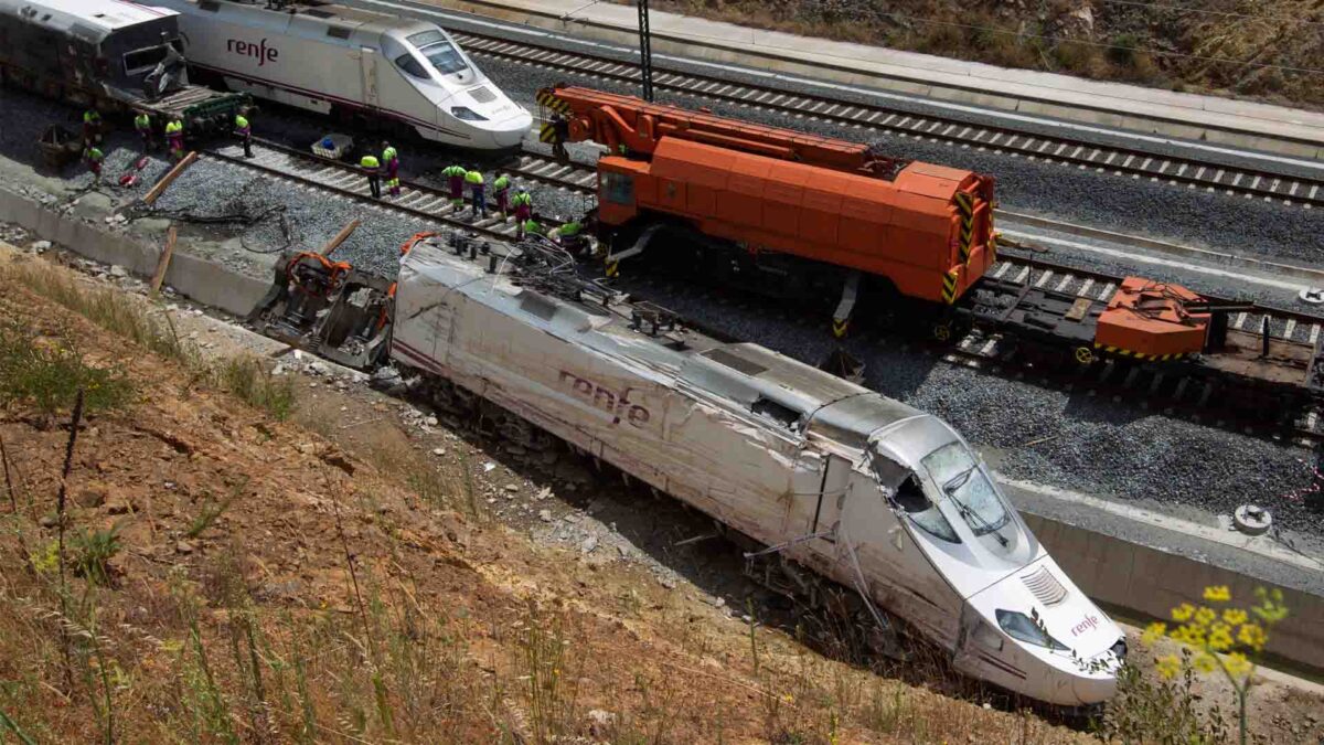 Las víctimas del accidente del Alvia en Galicia llevan al ministerio de Ábalos a los Tribunales