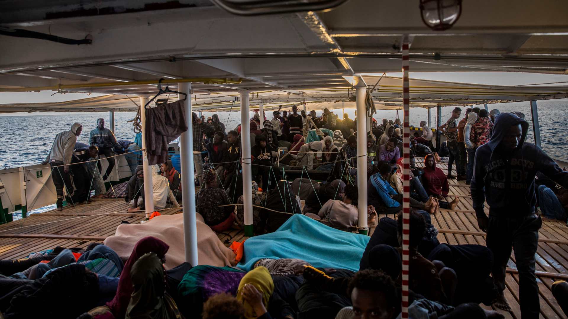 El 'Open Arms' se dirige a España con 300 migrantes tras la negativa de Italia