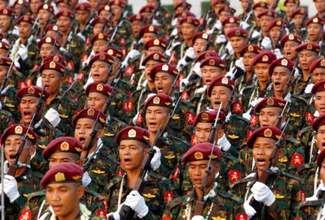Facebook cierra cientos de páginas vinculadas con el ejército birmano