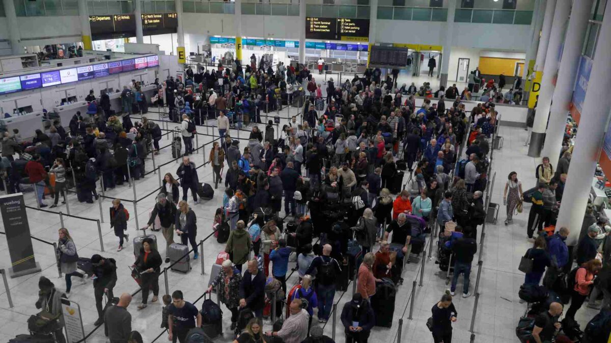 Liberados los dos detenidos por el vuelo de drones cerca del aeropuerto de Gatwick