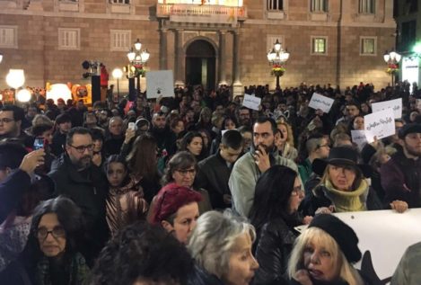Miles de personas protestan en Barcelona por la perra abatida por un policía