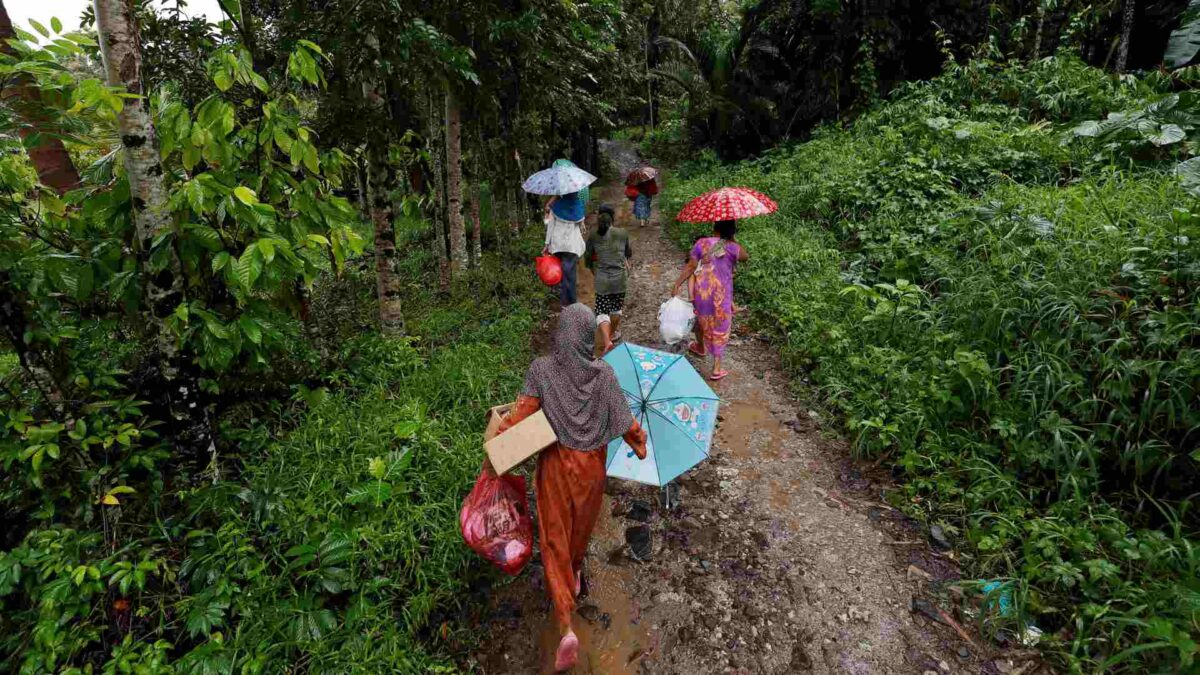 Indonesia eleva a más de 400 los muertos y a 22.000 los desplazados por el tsunami