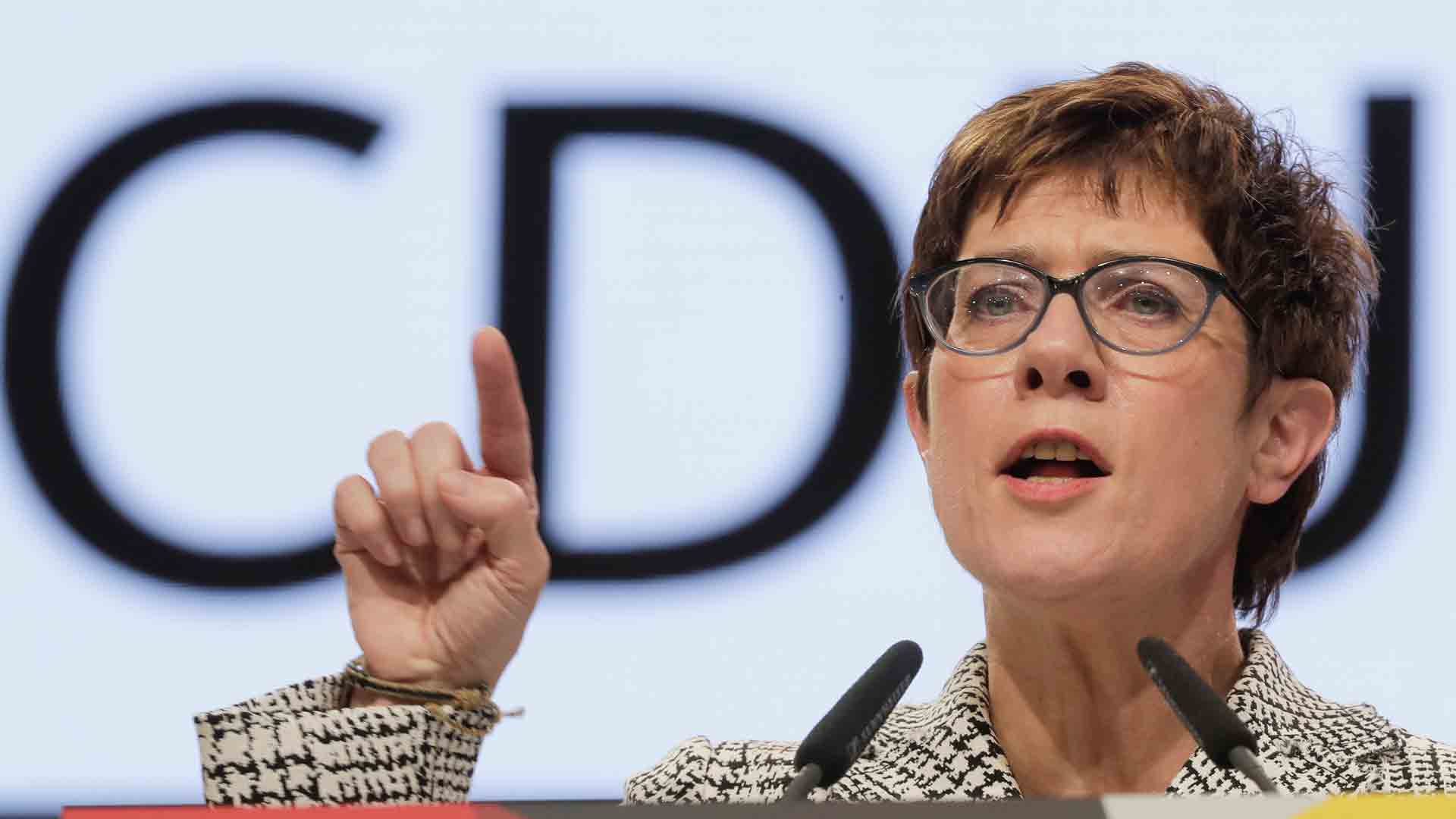 La CDU elige a la favorita de Merkel como nueva presidenta