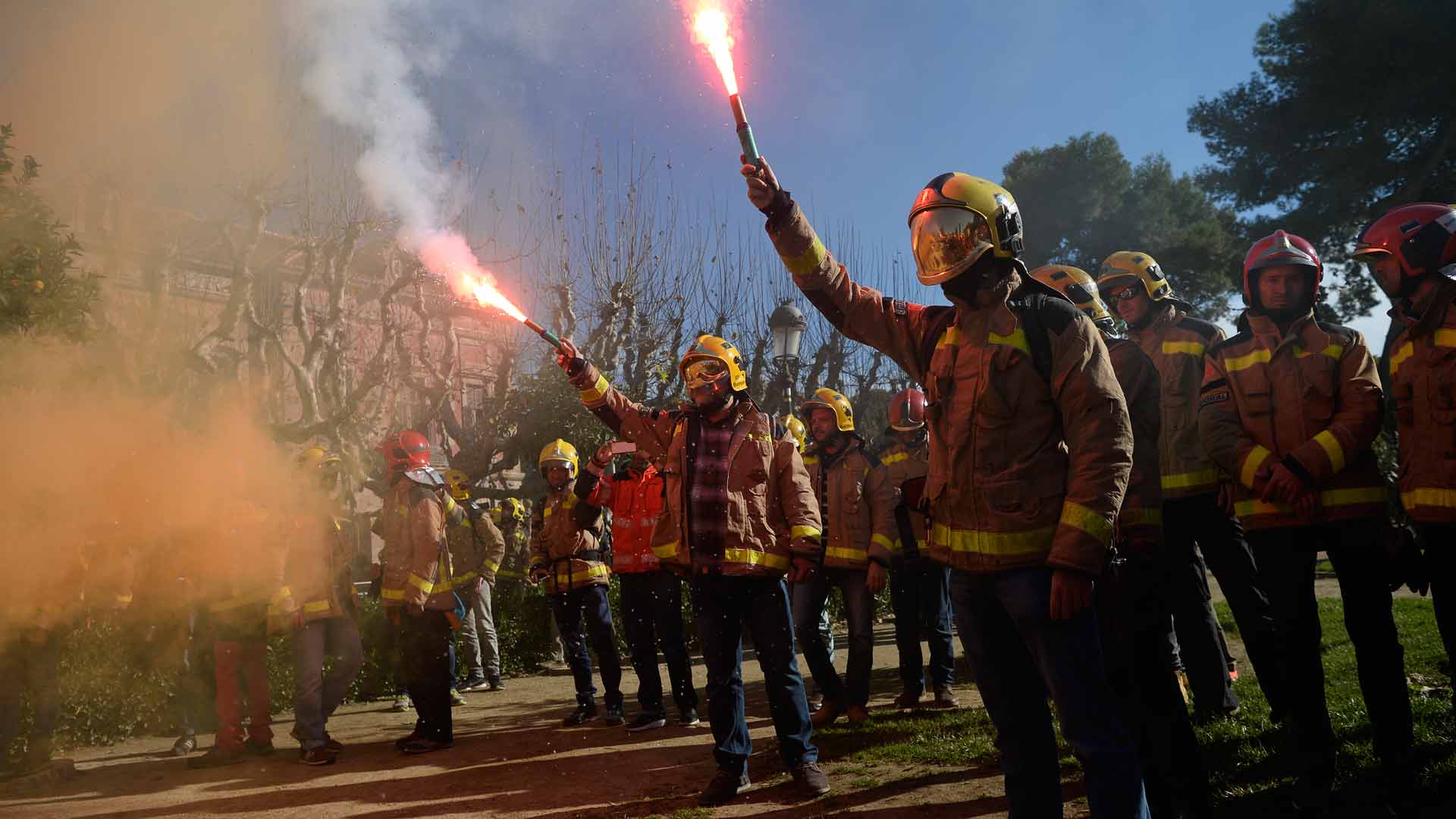 La Generalitat responde a las protestas con 750 nuevas plazas de Mossos y 250 de bomberos
