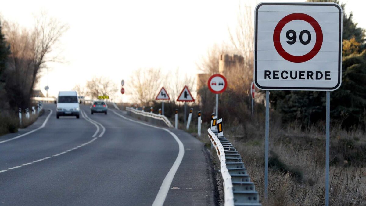 La velocidad en las carreteras convencionales se reducirá a 90 por hora