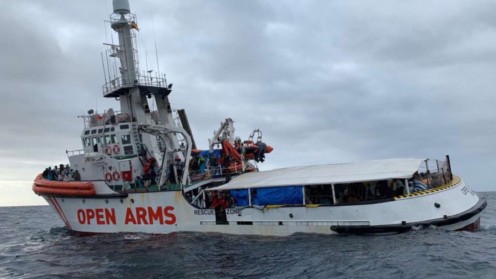 Llega a España el barco Open Arms con más de 300 migrantes a bordo