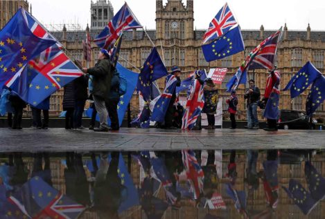 May recibe un millón de firmas para celebrar un nuevo referéndum sobre el Brexit