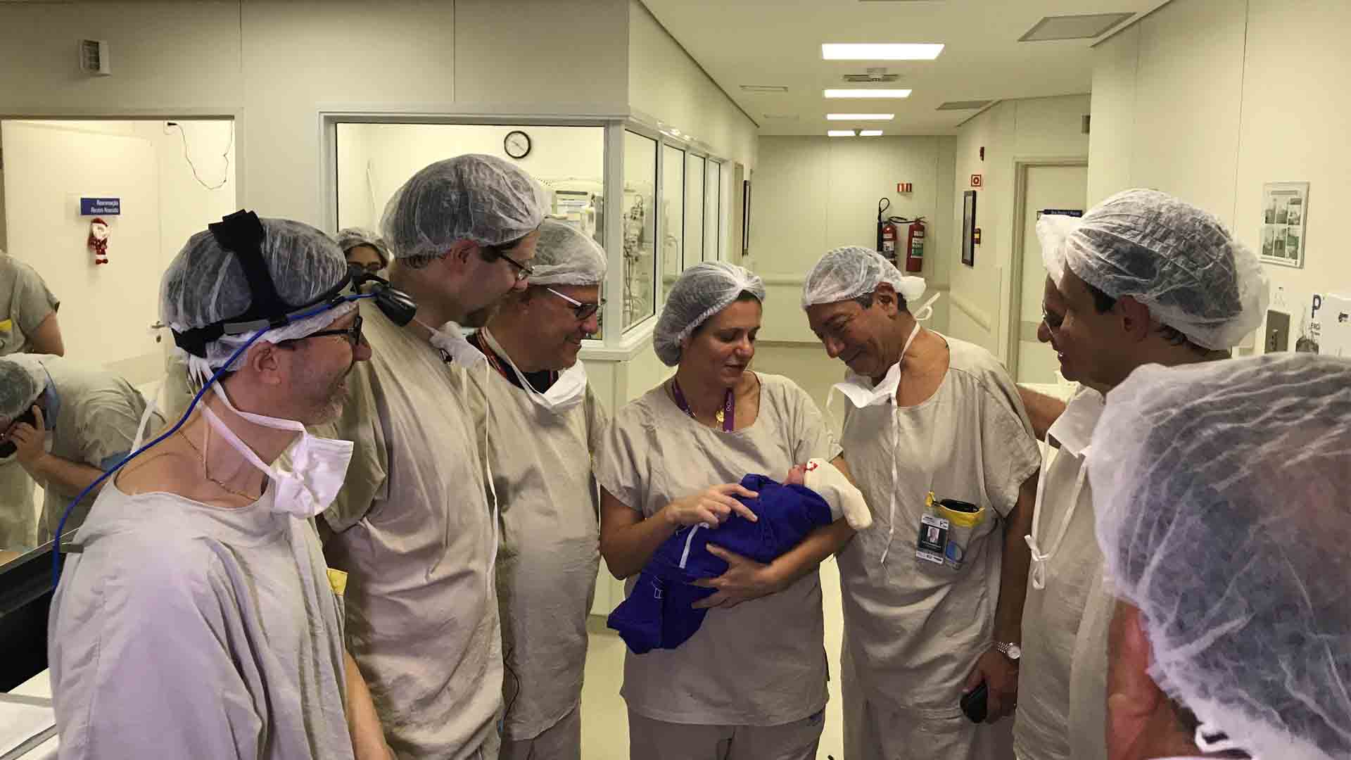 Nace el primer bebé de un útero trasplantado de una donante fallecida