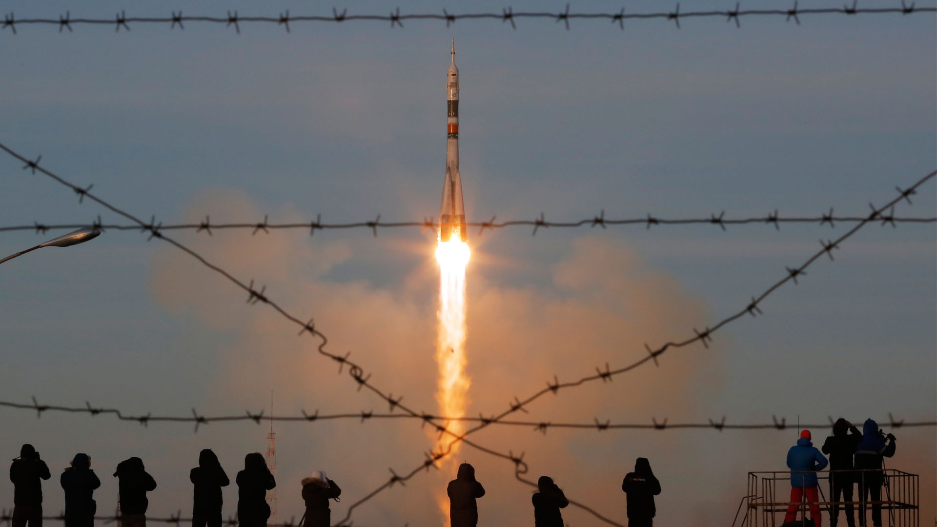 Primer lanzamiento de una Soyuz con astronautas a bordo desde el accidente de octubre