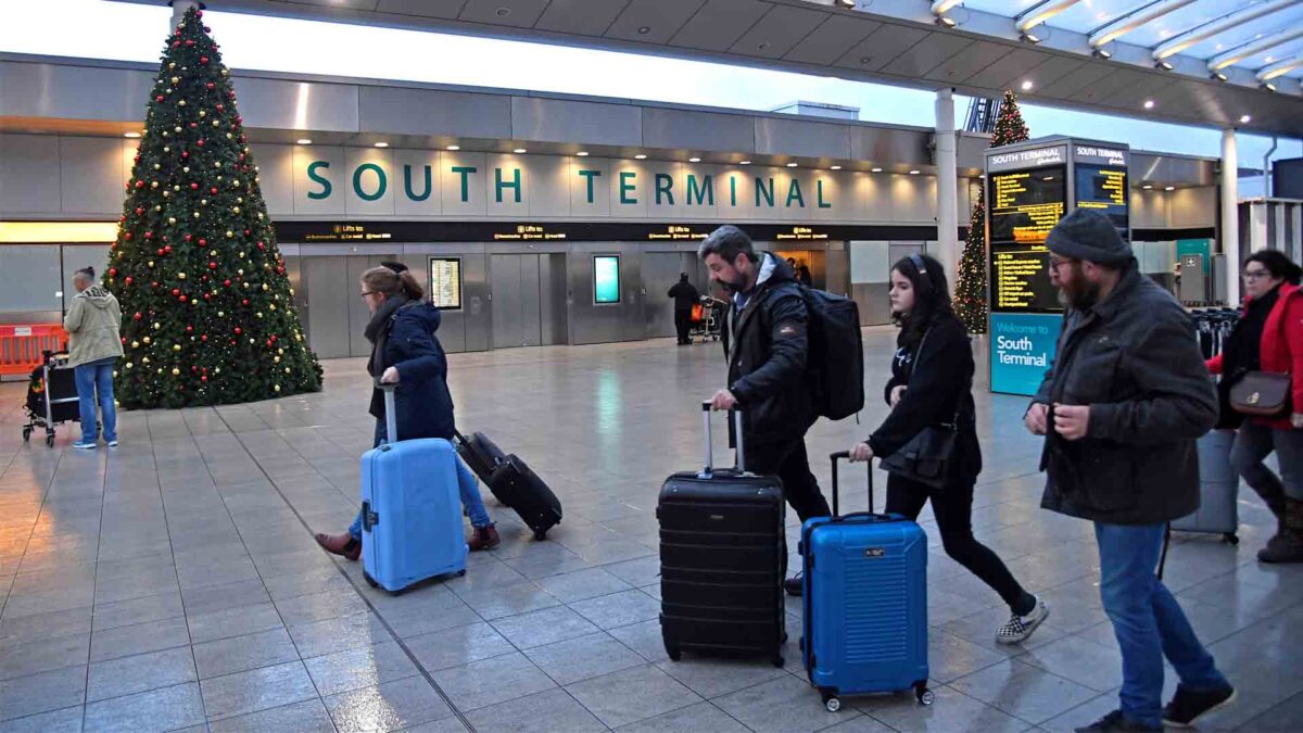 Reabierto el aeropuerto de Gatwick tras el caos provocado por unos drones