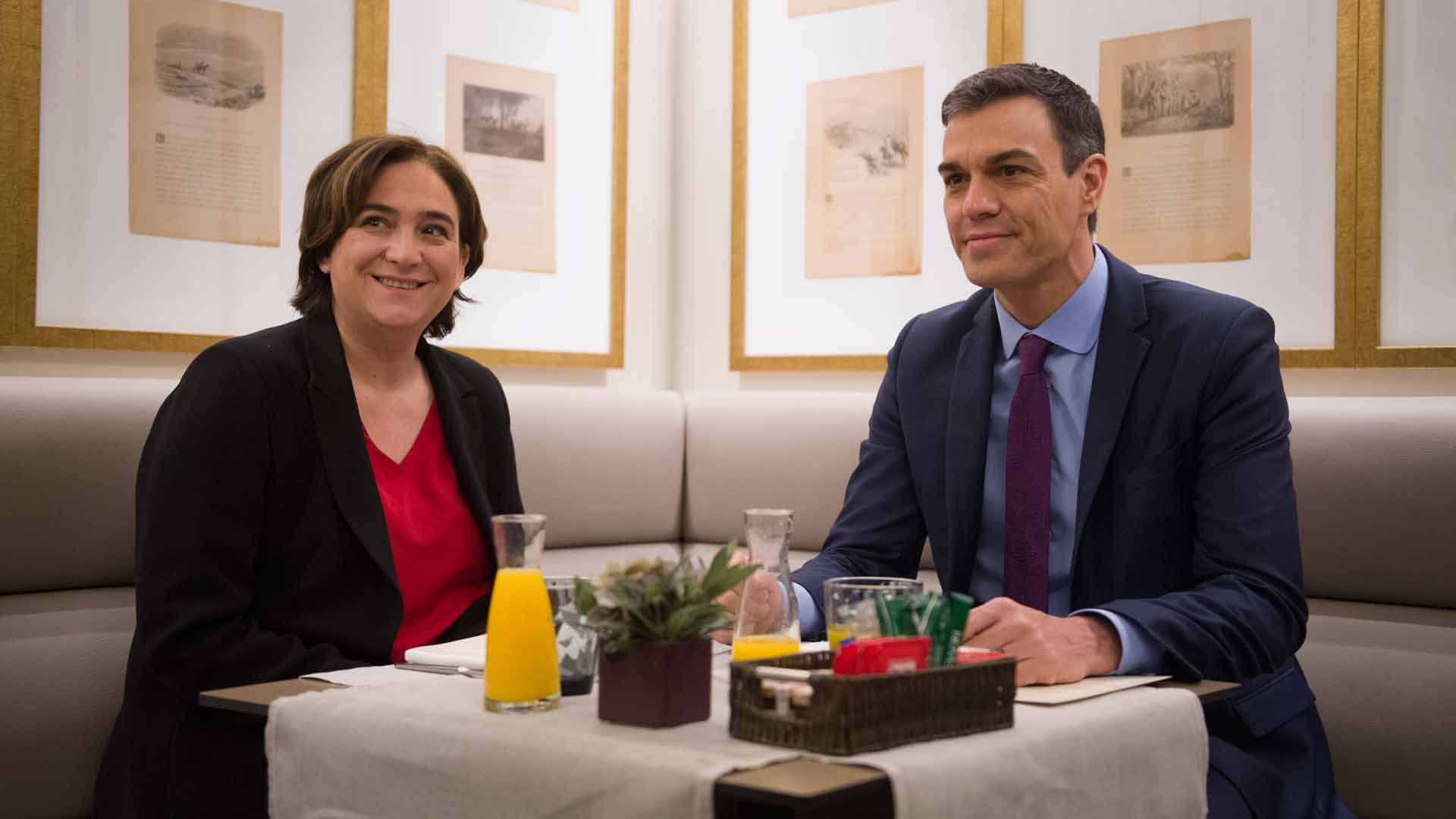 Sánchez y Colau acuerdan reunir la comisión bilateral Estado-Barcelona