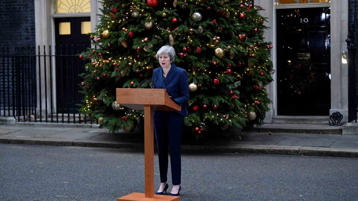 Theresa May se enfrentará a una moción de confianza presentada por su propio partido