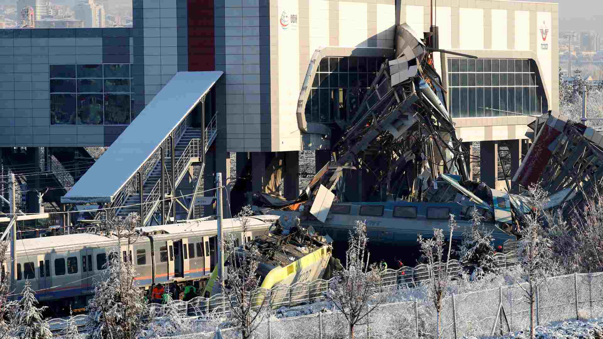 Un accidente ferroviario en Turquía deja al menos nueve muertos y más de 40 heridos
