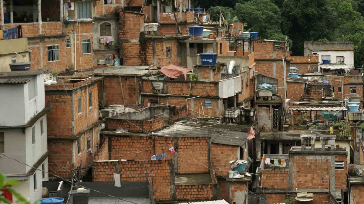 Unos asaltos y secuestros en dos bancos dejan 11 muertos en Brasil