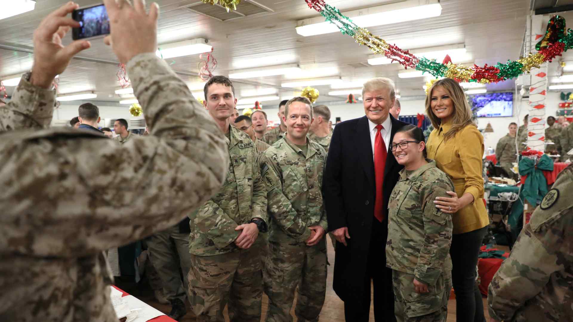 Visita sorpresa de Trump y Melania a las tropas de EEUU en Irak