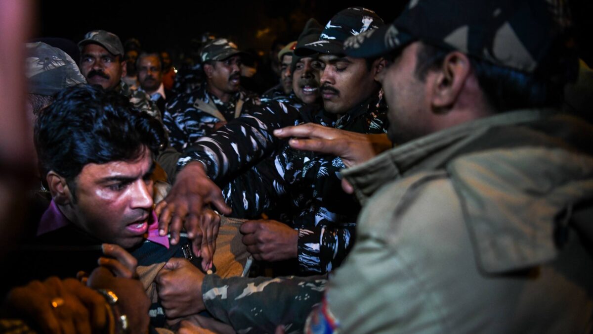 Más de 1.000 detenidos tras las protestas por la entrada de dos mujeres en un templo hindú