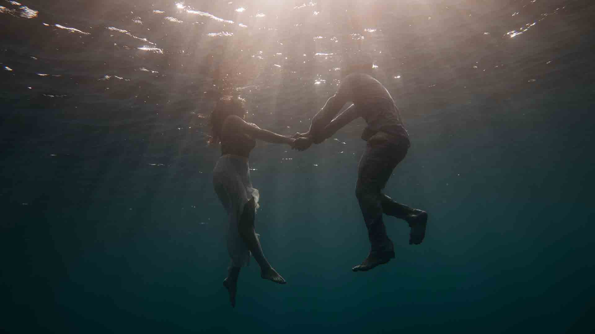 6 razones por las que tener sexo bajo el agua no mola