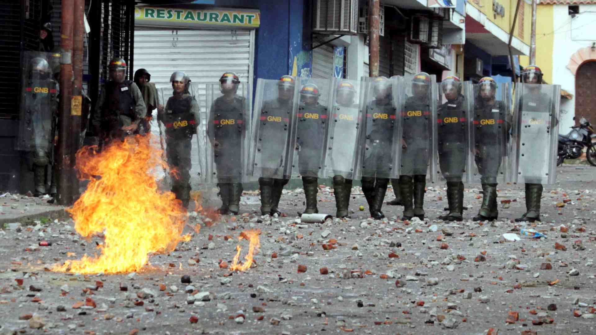 Al menos 26 personas han muerto en las manifestaciones en Venezuela desde el lunes