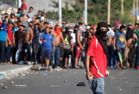 Al menos 3.000 migrantes entran en México tras ser atacados en Guatemala