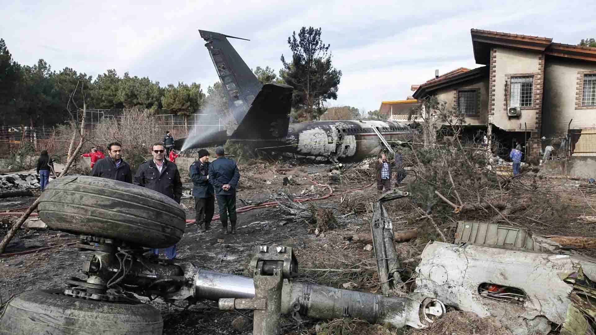 Al menos siete muertos al estrellarse un avión de carga en Irán