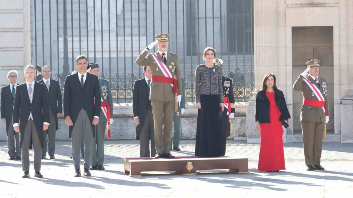 Felipe VI reivindica en la Pascua Militar la bandera como símbolo «de unidad»