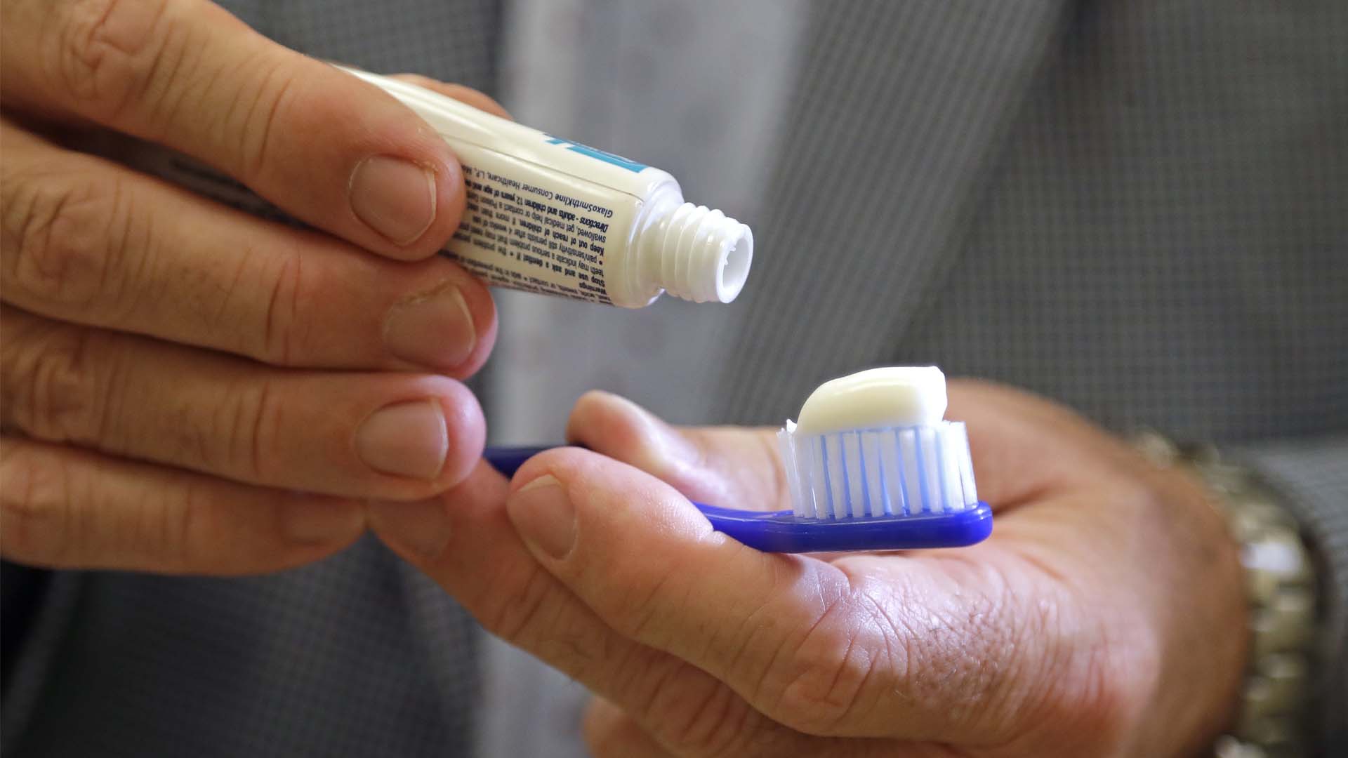 Cepillarse los dientes puede ayudar a los hombres a prevenir la disfunción eréctil