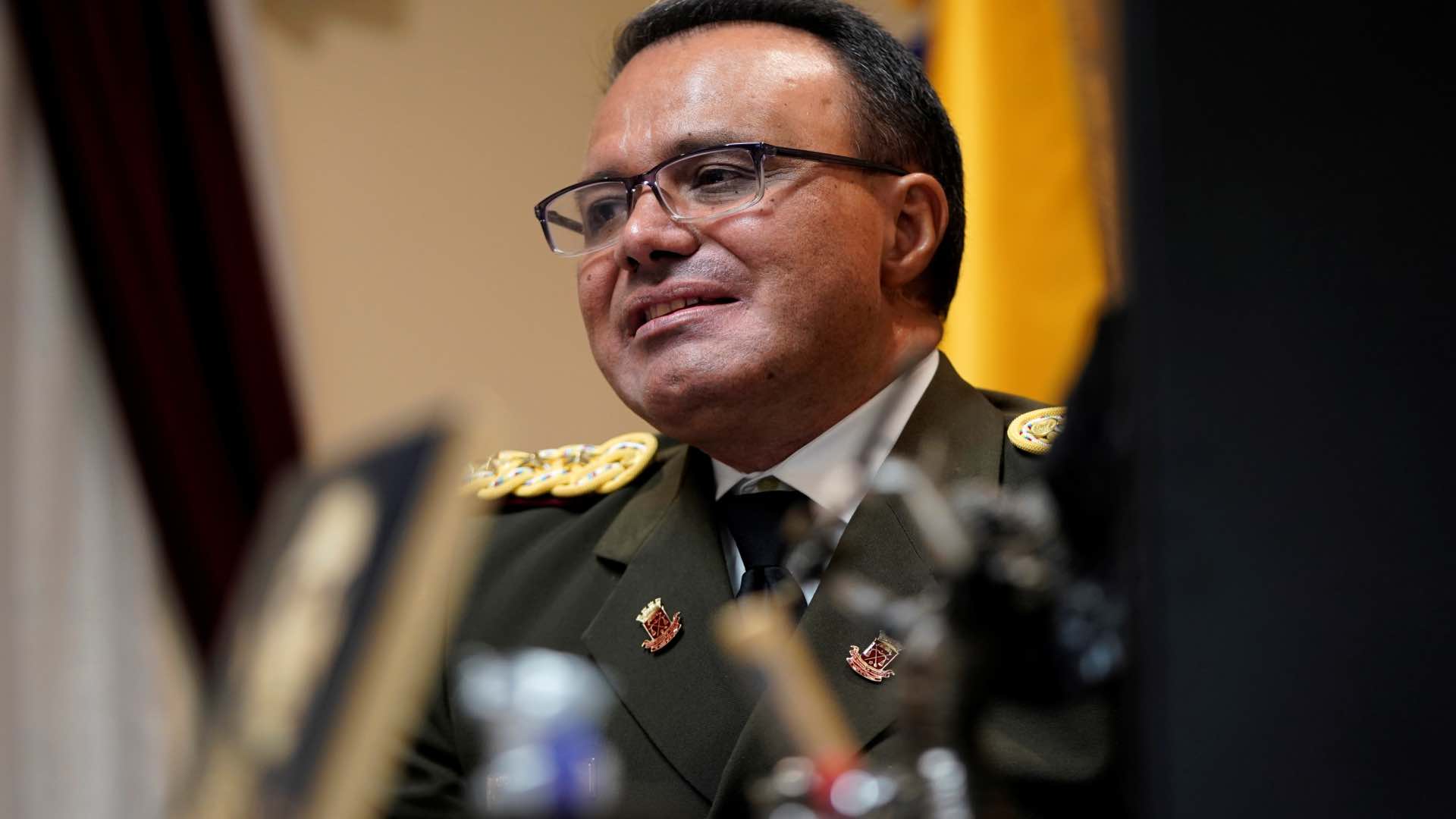 El agregado militar de la Embajada de Venezuela en Washington desconoce a Maduro